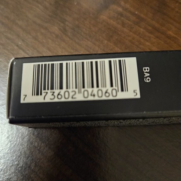 Mac Retro Matte Lipstick in Ruby Woo 707 (NIB) - Picture 4 of 4